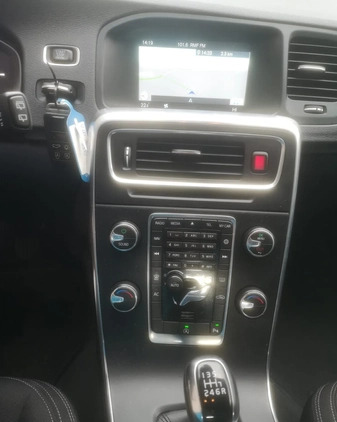 Volvo V60 cena 41800 przebieg: 193500, rok produkcji 2015 z Bytom małe 407